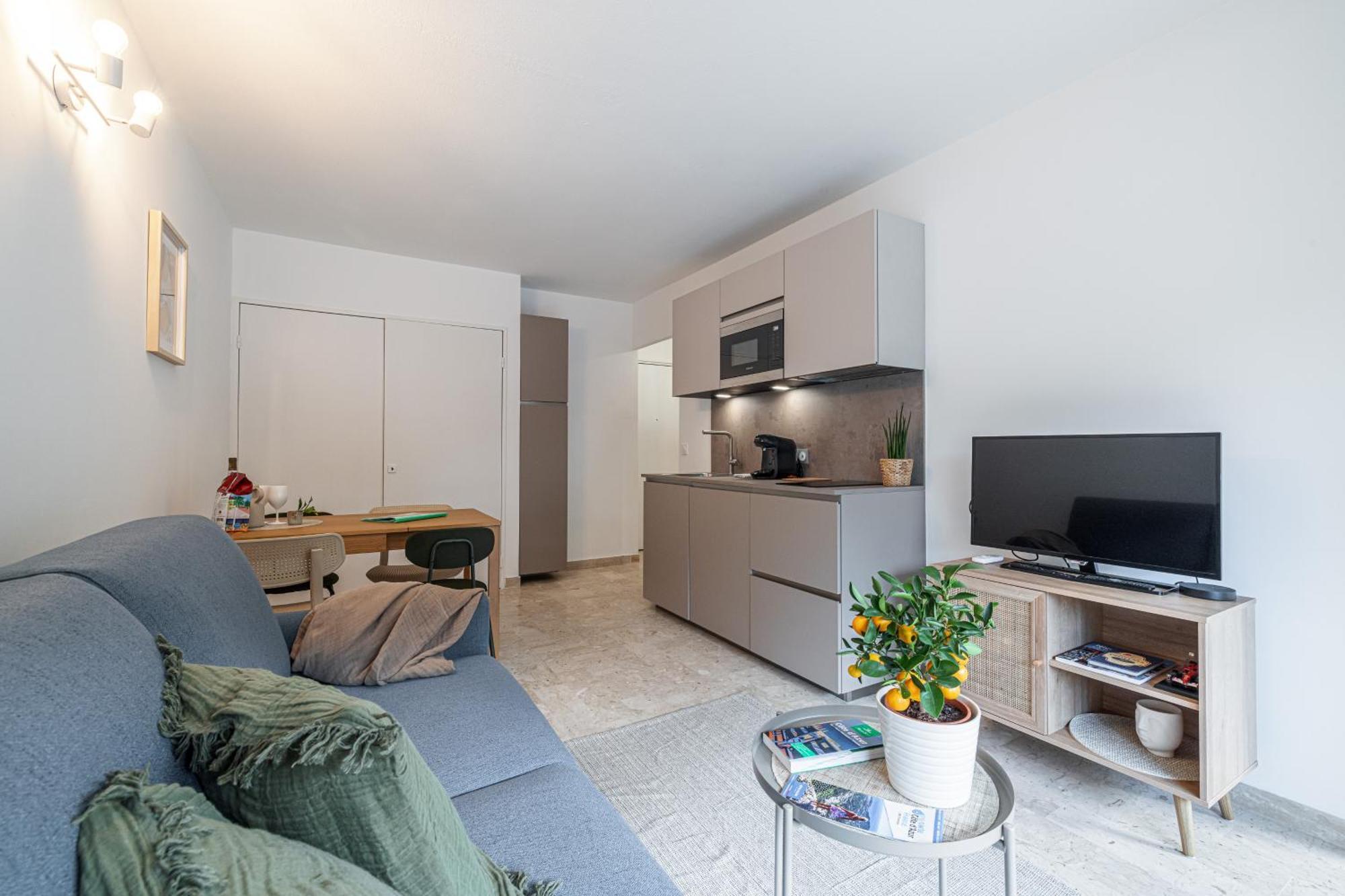 Appartamento 2p Renove Avec Terrasse Au Port De *