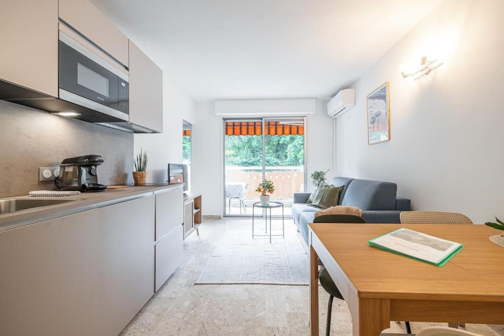Appartamento 2p Renove Avec Terrasse Au Port De Nizza